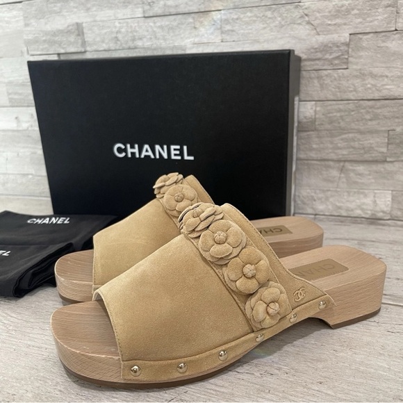 Chanel Camellia Flower Clog Beige Suede Calfskin Wooden Mules 2022 Size 39 EUC - Picture 15 of 16